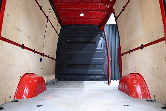Volkswagen Crafter 8 of 28
