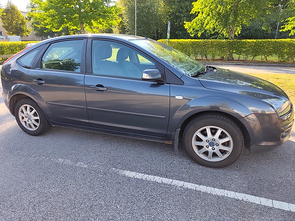 Ford Focus 2 of 5