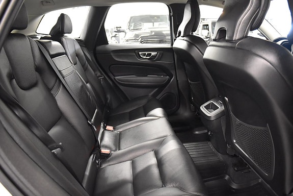 Volvo XC60 13 of 26