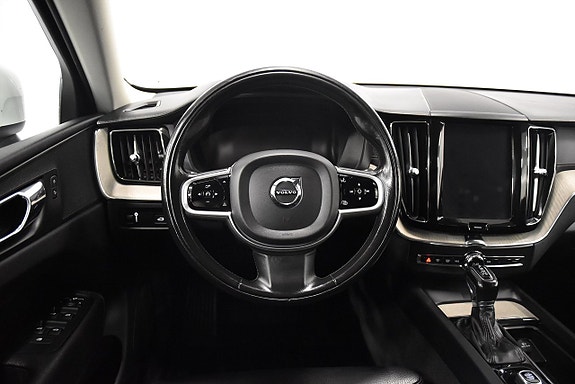 Volvo XC60 2 of 26