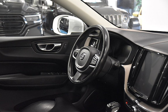 Volvo XC60 8 of 26