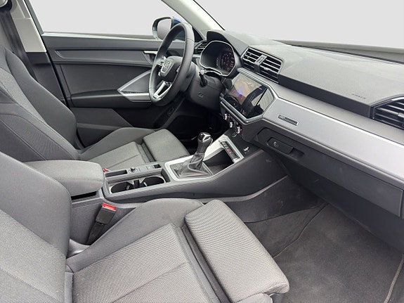 Audi Q3 9 of 15