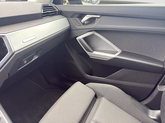 Audi Q3 13 of 15