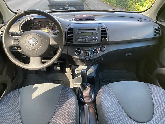 Nissan Micra 4 of 5