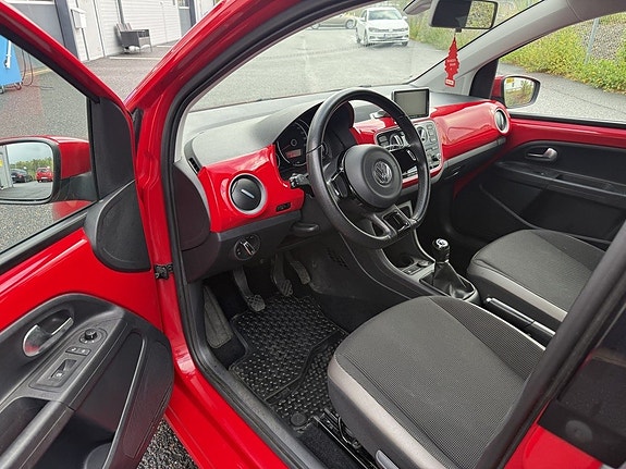 Volkswagen UP! 8 of 12