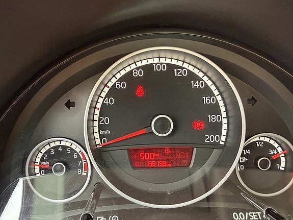 Volkswagen UP! 11 of 12