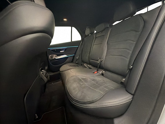 Mercedes-Benz 300 E 13 of 30