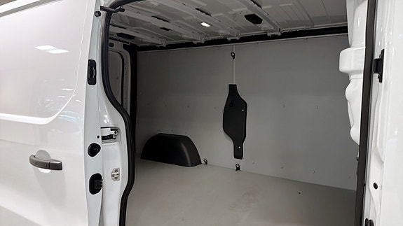 Renault Trafic 5 of 9