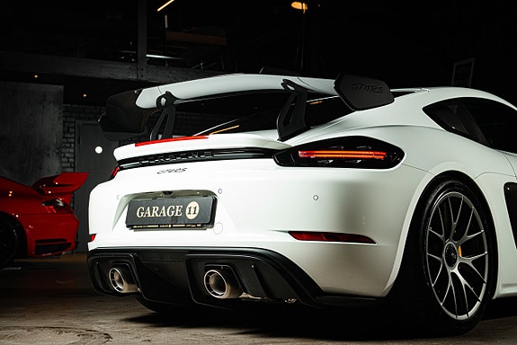 Porsche 718 Cayman GT4 RS 8 of 30
