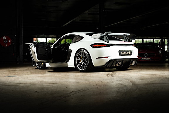 Porsche 718 Cayman GT4 RS 12 of 30