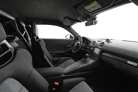 Porsche 718 Cayman GT4 RS 17 of 30