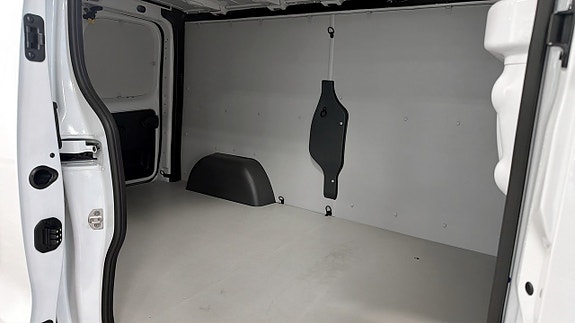 Renault Trafic 5 of 9