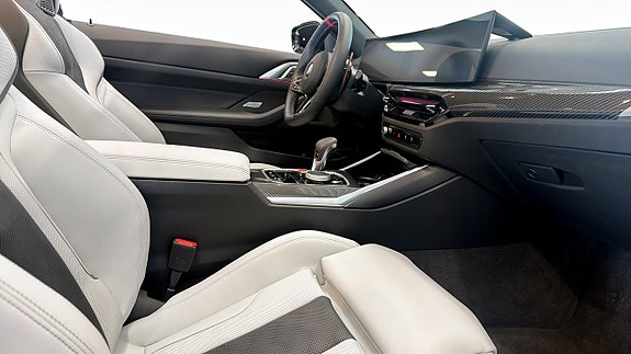 BMW M4 3 of 9