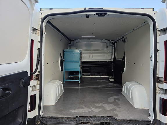 Renault Trafic 4 of 5