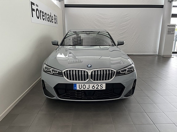 BMW 330e 2 of 15