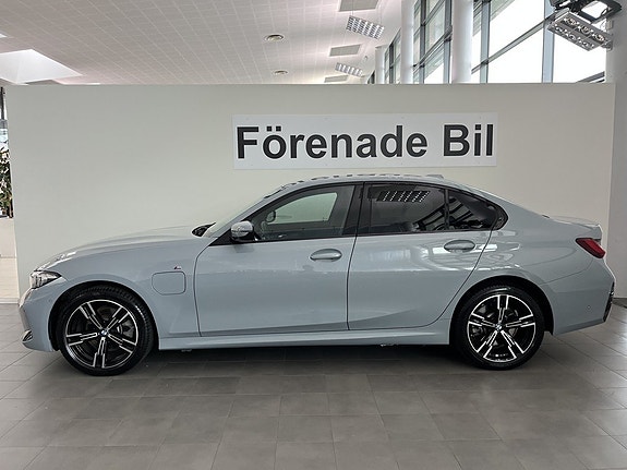 BMW 330e 3 of 15
