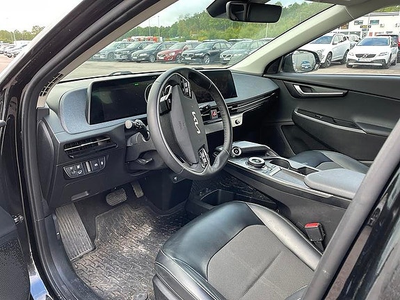 Kia EV6 2 of 5
