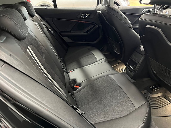 BMW 118i 23 of 25
