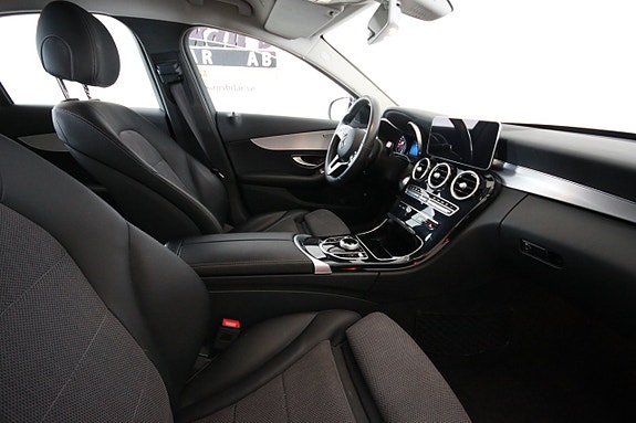 Mercedes-Benz C180 3 of 5