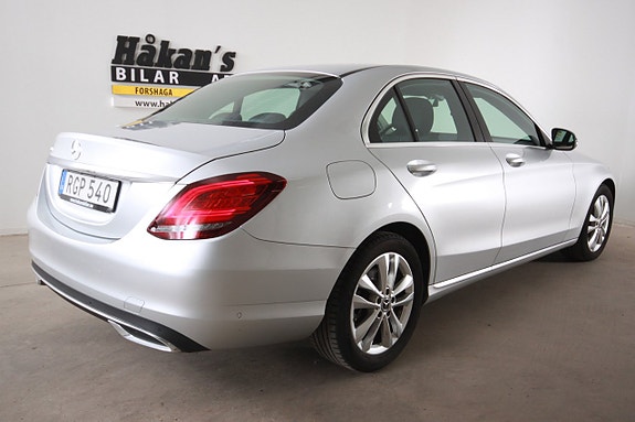 Mercedes-Benz C180 2 of 5