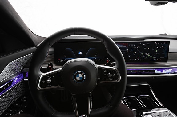 BMW M760e 13 of 27