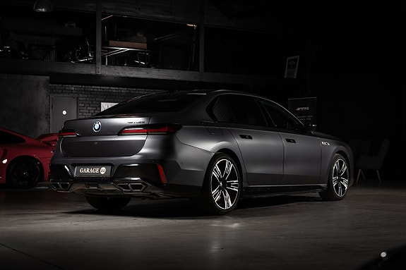 BMW M760e 6 of 27