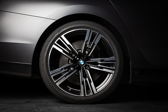 BMW M760e 26 of 27