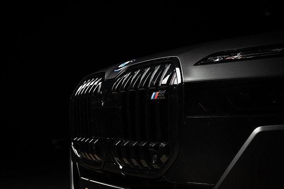 BMW M760e 21 of 27