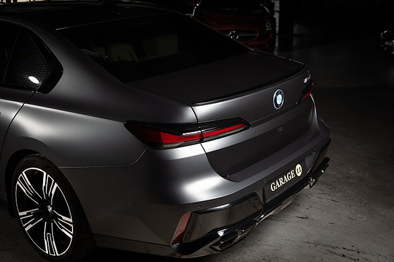 BMW M760e 23 of 27