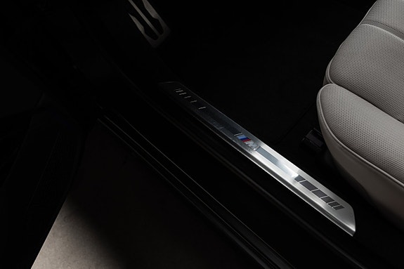 BMW M760e 20 of 27