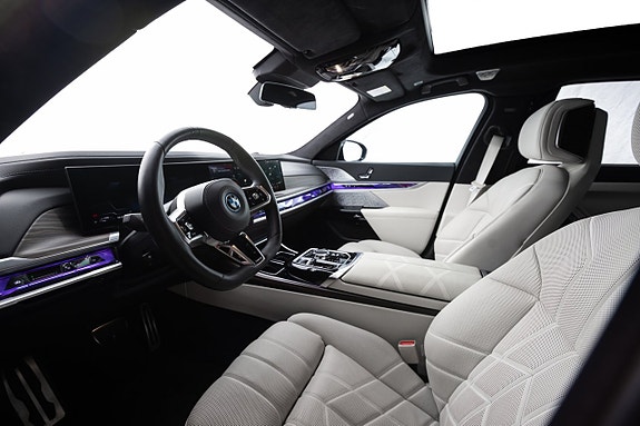 BMW M760e 9 of 27