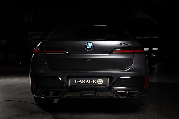 BMW M760e 5 of 27