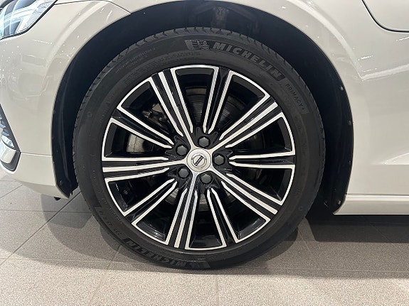 Volvo V60 3 of 17