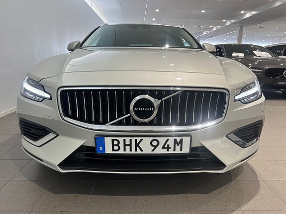 Volvo V60 2 of 17