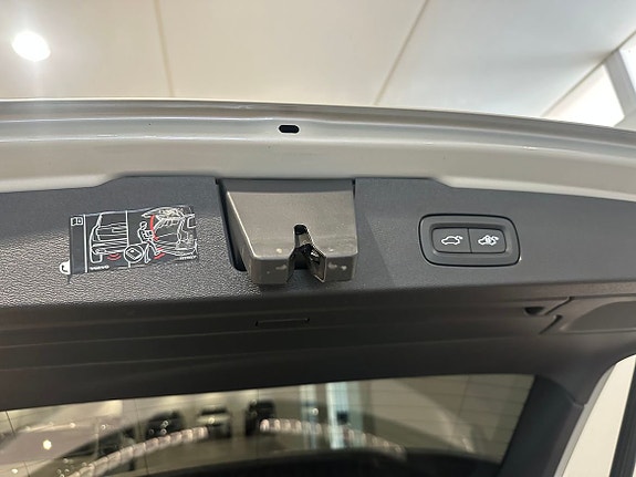 Volvo V60 11 of 17
