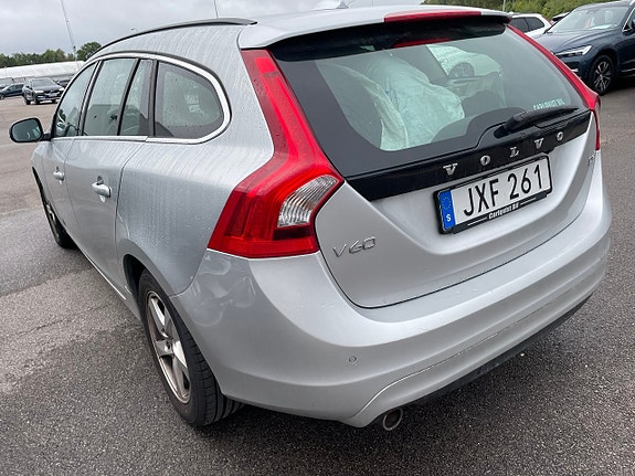 Volvo V60 4 of 5
