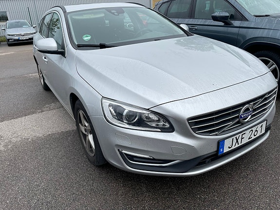 Volvo V60 2 of 5