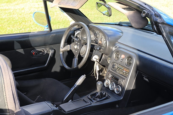 Mazda MX-5 3 of 8