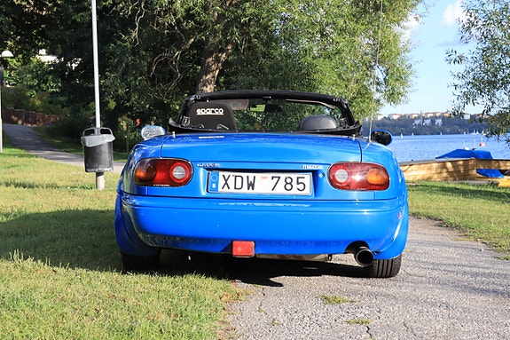 Mazda MX-5 4 of 8