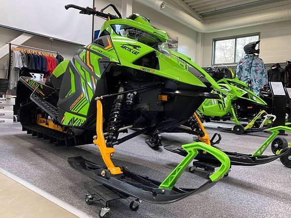 Arctic Cat M8000 Hardcore Alpha 154"  momsad (ÖHLINARE!)