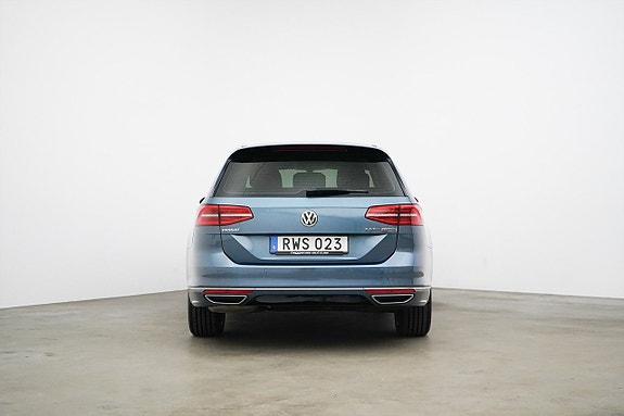 Volkswagen Passat 19 of 23