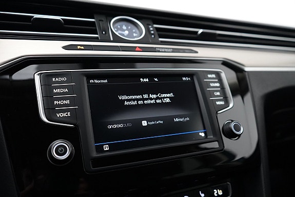 Volkswagen Passat 11 of 23