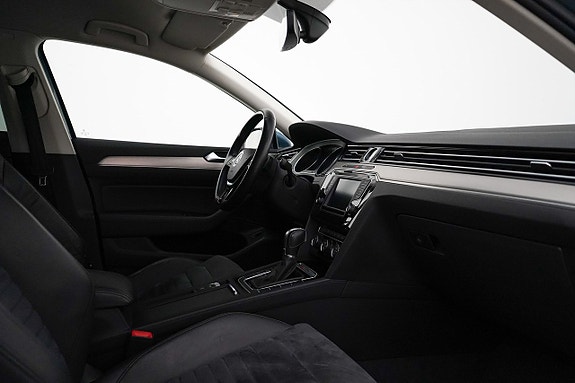 Volkswagen Passat 16 of 23