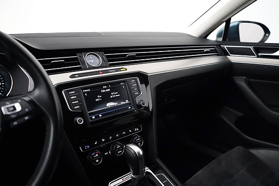 Volkswagen Passat 10 of 23