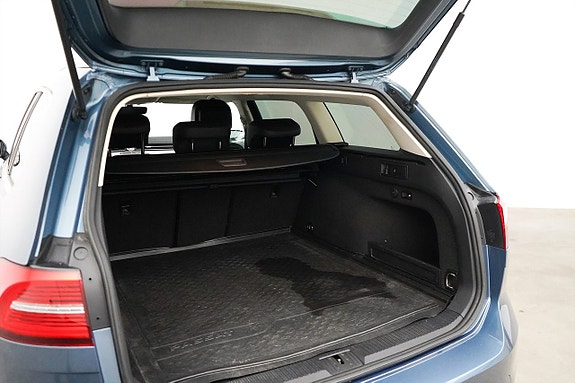 Volkswagen Passat 18 of 23