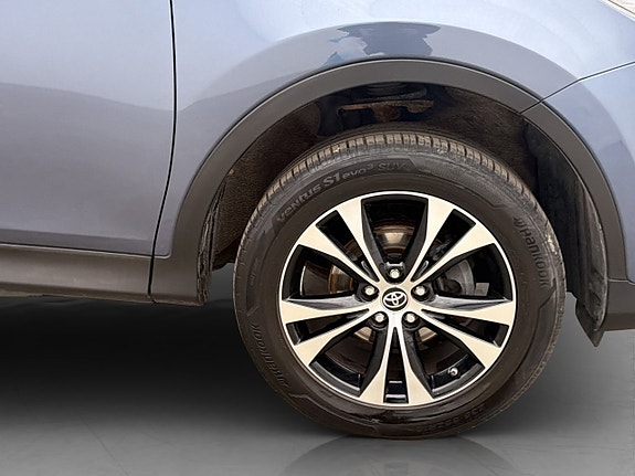 Toyota RAV4 25 of 25