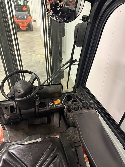 Toyota truck 8FBE18T 2 of 2