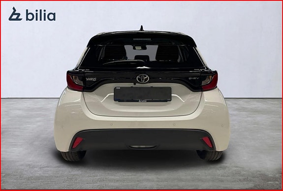 Toyota Yaris 4 of 8