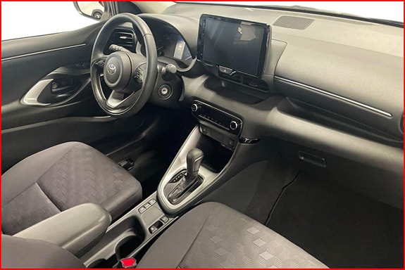 Toyota Yaris 6 of 8
