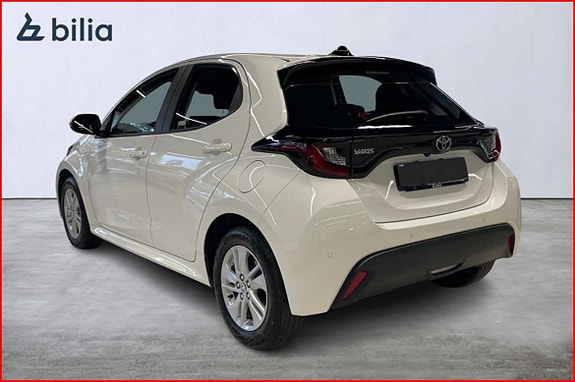 Toyota Yaris 2 of 8